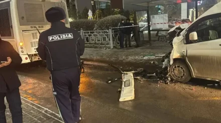 Астанада микроавтобус пен маршруттық автобус соқтығысып, бір адам қаза тапты