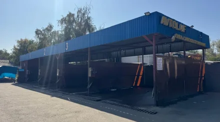 Алматыда кезекті көлік жуу нысаны бұзылып жатыр