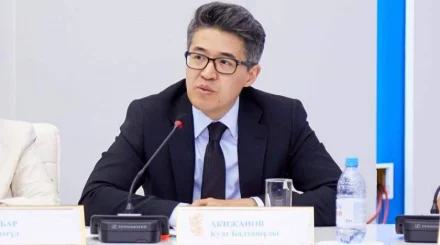 Экономист қазақстандықтарға ай сайын 300 мың теңге көлемінде базалық табыс төлеуді ұсынды