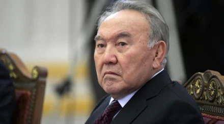Депутат Назарбаевтың Қазақстаннан шығуын шектеуді ұсынды