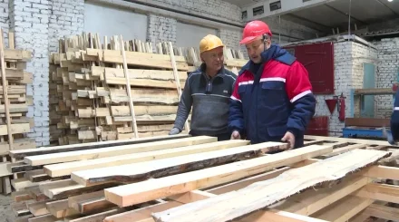 Жамбылдағы химия кәсіпорнында еңбек өтілі 100 жылға жуық отбасы жұмыс істейді