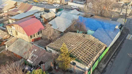 Алматыда заңсыз салынған тағы бір нысан сүрілді