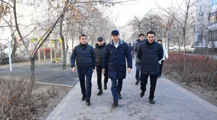 Алматы әкімі Есен Дүйсенов көшесінің бір бөлігін көріктендіру жобасымен танысты