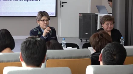 Сенім телефоны: Алматы мектептерінде жасөспірімдер арасындағы өзекті мәселелер талқыланды