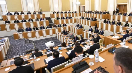 Құрылтайда заң жобаларын үш оқылымда қарастыру форматын енгізу ұсынылды