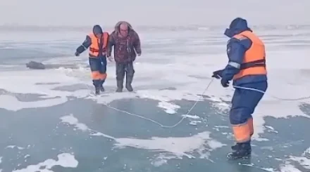 Қапшағай су қоймасында мұз астына түсіп кеткен балықшы құтқарылды