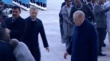 Ердоғанның алдына барған шетелдік президент құлап түскен (ВИДЕО)