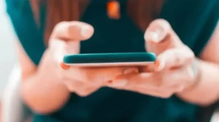 Ақтөбелік келіншек WhatsApp-тағы қоңырауға жауап беремін деп 20 млн теңге несие алғанын білмей қалған