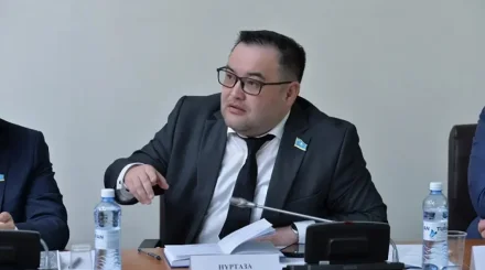 «Қатер төндіреді»: депутат білім мекемелеріндегі қауіпсіздік мәселесін көтерді