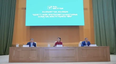 «Халықтық Конституция үшін» коалициясының мүшелері мен ғалымдар жаңа Конституцияны талқылады