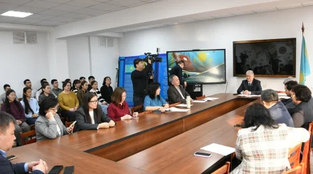 Қазақ ұлттық университетінде конституциялық реформаның маңызы талқыланды