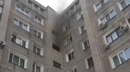 ШҚО-да көпқабатты үйден өрт шығып, 7 адам тірідей жанып кете жаздады (ВИДЕО)