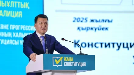 Ұлы Абай өлкесіндегі ашық әңгіме: Ерлан Қарин Мемлекет басшысы неге Тәуелсіздік пен Егемендік сөздерін бас әріппен жазатынын түсіндірді