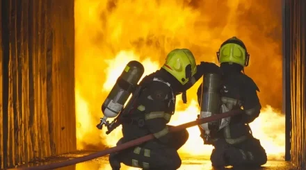 Қарағандыда бесінші қабаттағы пәтер өртеніп, 20 адам апат баспалдақпен құтқарылды