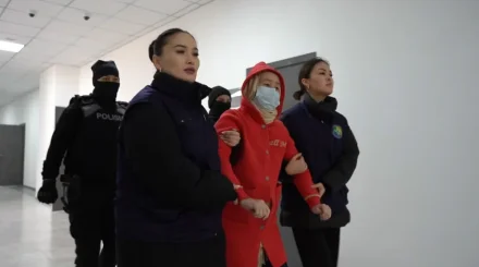 Атырауда экс-күйеуі отбасын түгел өлтірген Ақбаян Мұқанғалиева жындыханаға түсті (ВИДЕО)
