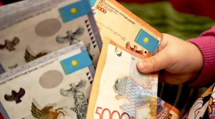 ШҚО-да ата-анасынан айырылған екі балаға жылдар бойы жәрдемақы төленбей келген