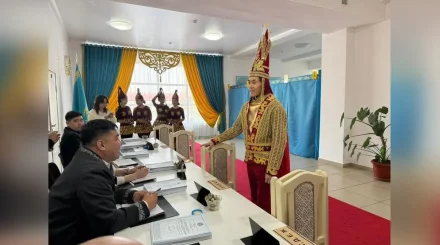 Еңбекшіқазақ ауданында референдумға «Алтын адам»  келіп, дауыс берген