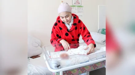 «Үш жүз он ұл мен 275 қыз»: Конституция қабылданған күні Қазақстанда неше сәби дүниеге келді