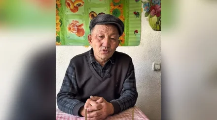 «Жалаңаяқ қарға тұрғызып, велосипедімді сындырып кетті»: Жетісуда зейнеткер туған ұлдарынан адам сенгісіз қорлық көрген (ВИДЕО)
