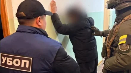 ШҚО-да колледж студенті қатарластарын бопсалап, ақшалары мен телефондарын тартып алған (ВИДЕО)