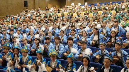 «Күй күмбірі»: Қазақстанда 500 мың бала бір мезетте күй шертті