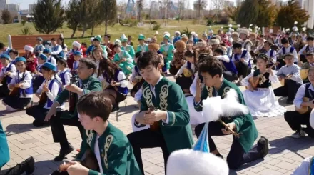 Тарихи сәт: жарты миллион бала бір мезгілде күй орындады