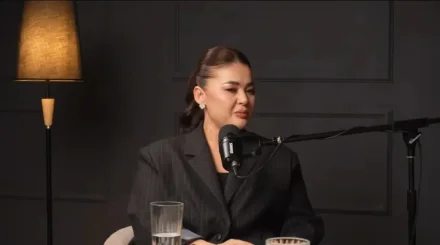 «Алла адамға сынақ қана емес, сыйлық та береді»: Құрбысы көлік сыйлаған Мөлдір Мұқанова жылап қалды (ВИДЕО)