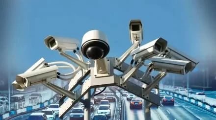 Түркістанда айыппұлға наразы жігіттер бақылау камераларын тас-талқан еткен