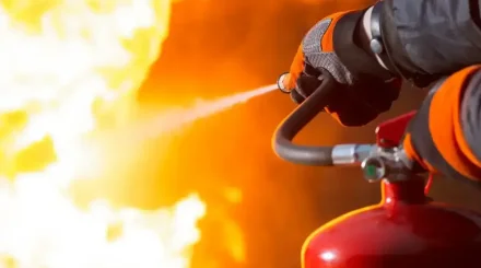 Алматы облысында көпқабатты үйден өрт шығып, сегіз адам құтқарылды