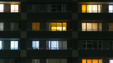 Қарағандыда тоғызыншы қабаттан секірмек болған жасөспірім құтқарылды