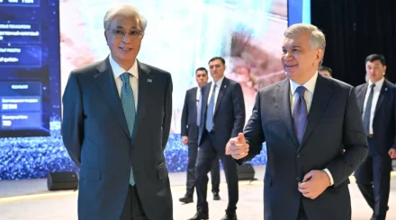 Тоқаев пен Мирзиёев жасанды интеллект хакатонына барды