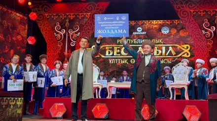 «Бес асыл»: «AMANAT» партиясы ұлттық өнерді ұлықтады