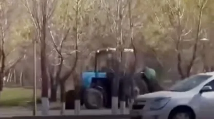 Астанада полициядан тротуармен қашқан трактордың мас жүргізушісі ұсталды