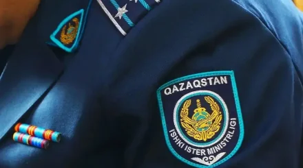 Атырауда көліктің терезесінен отшашу атқан жүргізуші мен жолаушы ұсталды (ВИДЕО)