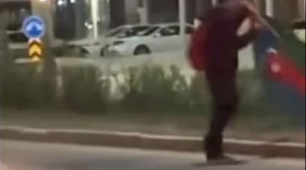 Школьника, поднявшего упавший флаг Азербайджана, вызвали в полицию Туркестана