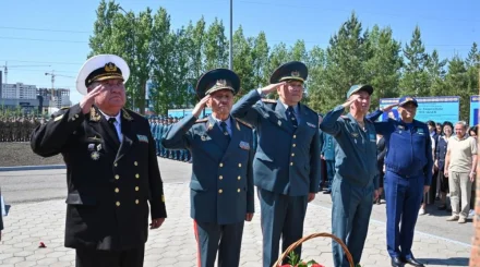 Казахстанские военнослужащие почтили память первого министра обороны