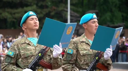 Порядка 90 призывников приняли военную присягу в Президентский полк «Батыр» в Алматы