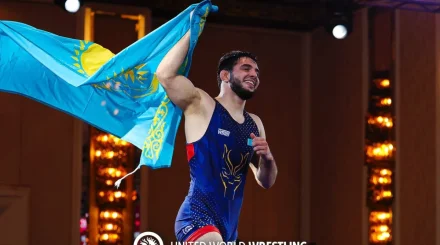 Казахстанские борцы взяли еще четыре медали на чемпионате Азии