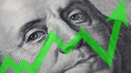 До 477 тенге подорожал доллар на биржевых торгах