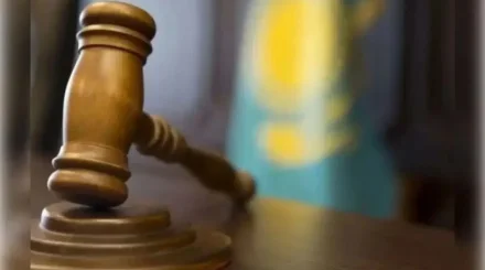 «Досымнан алдым»: Қостанайда көлігіне жалған мемлекеттік нөмір таққан ер адам бір жылға куәлігінен айырылды