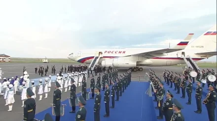 Касым-Жомарт Токаев лично встретил Владимира Путина, прибывшего с госвизитом в Казахстан