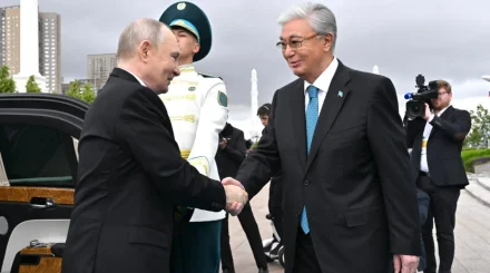 Торжественная церемония встречи президента России состоялась в Астане