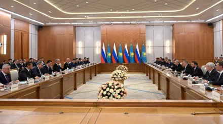 Переговоры Токаева и Путина продолжились в расширенном составе