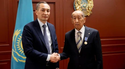 81-летний казахстанский марафонец получил награду после успеха в ЮАР