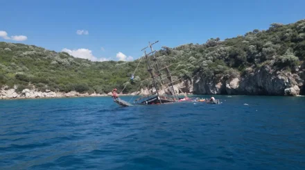 Катер со 110 туристами затонул у побережья Турции (ВИДЕО)