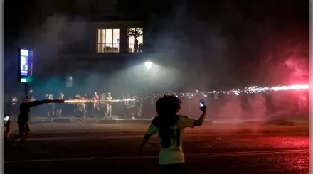 Фанаты ПСЖ устроили погромы по всей Франции: полиция задержала более 400 человек