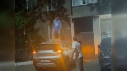 Пьяный павлодарец прыгал на крыше чужого авто (ВИДЕО)