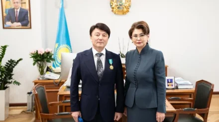 Отцу Димаша Кудайбергена вручили орден