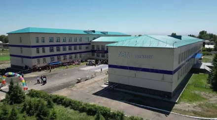 Аким ВКО Нурымбет Сактаганов подарил микроавтобус новому ФОКу в селе Акжар Тарбагатайского района