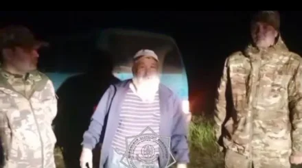 Семья на «бусике» ночью увязла в болоте СКО